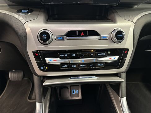 Certified 2022 Ford Explorer XLT w/ Equipment Group 202A image 33