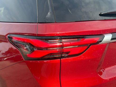 Used 2023 Chevrolet Traverse Premier image 11