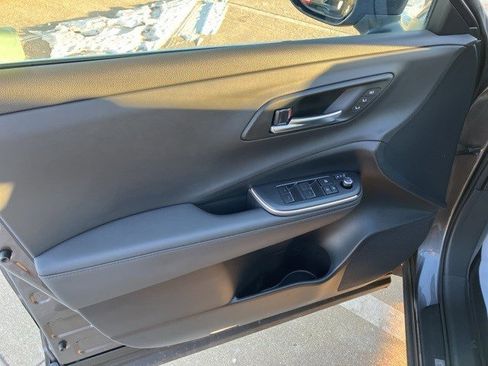 Used 2023 Toyota Crown Limited image 8