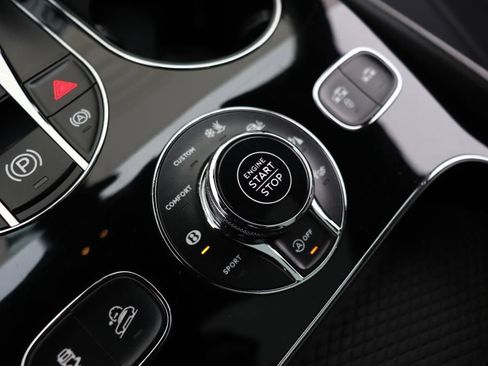 Used 2017 Bentley Bentayga image 62