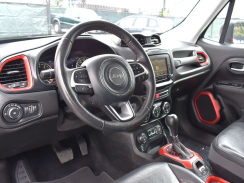 Used 2016 Jeep Renegade Trailhawk w/ Premium Trailhawk Package AWD/4WD image 46