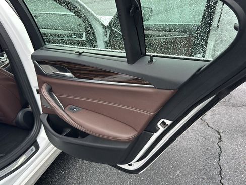 Used 2022 BMW 530i w/ Executive Package image 13