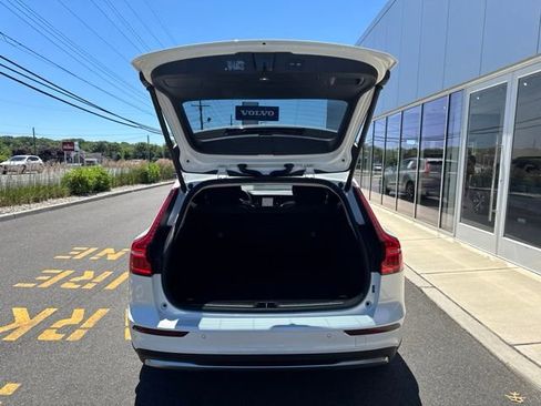 Used 2025 Volvo V60 B5 Cross Country Plus AWD/4WD image 11
