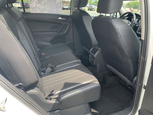 Used 2024 Volkswagen Tiguan SE image 12