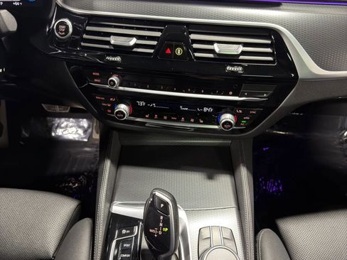 Used 2021 BMW 540i xDrive w/ M Sport Package image 3