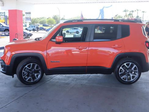 Used 2018 Jeep Renegade Latitude w/ Popular Equipment Group FWD image 8