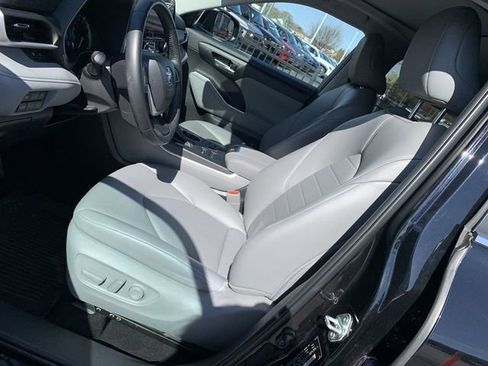 Used 2023 Toyota Highlander XLE image 18