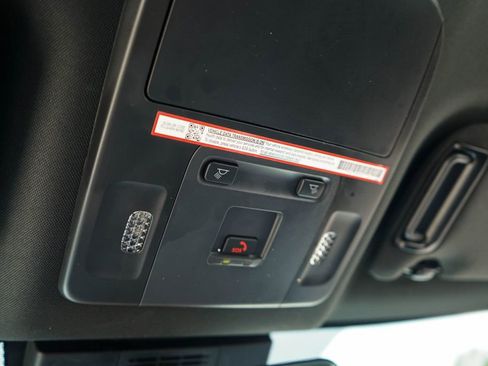 Used 2025 Toyota Camry SE w/ Convenience Package image 31