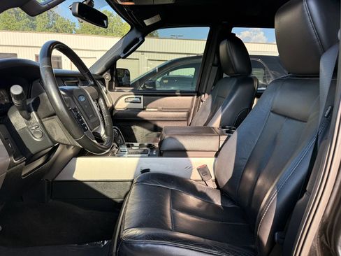 Used 2017 Ford Expedition Limited AWD/4WD image 2