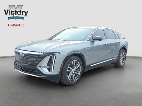 Used 2024 Cadillac Lyriq Luxury RWD image 3
