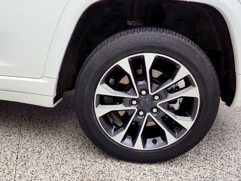 Used 2023 Jeep Grand Cherokee Overland AWD/4WD image 9