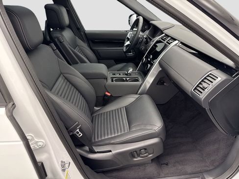 Certified 2025 Land Rover Discovery S image 19