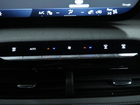 Used 2025 Buick Enclave Sport Touring image 35