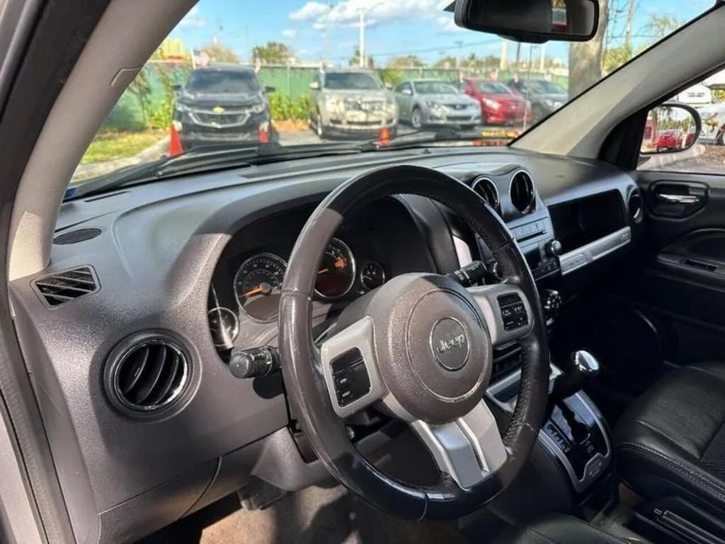 Used 2016 Jeep Compass Latitude FWD image 17