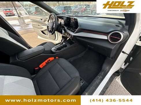 Used 2024 Chevrolet Trax RS w/ Driver Confidence Package image 30