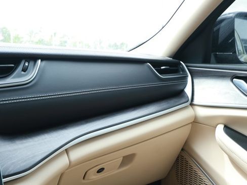 Certified 2022 Jeep Grand Cherokee L Limited image 29