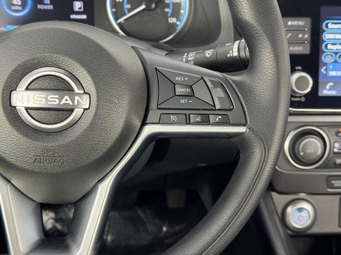 Used 2025 Nissan Leaf S image 19