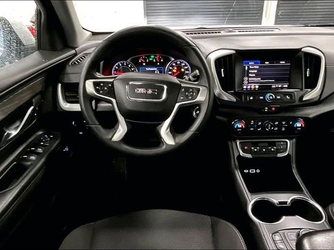 Used 2024 GMC Terrain SLE w/ Driver Convenience Package FWD image 8