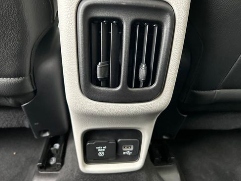 Used 2018 Jeep Compass Latitude w/ Popular Equipment Group AWD/4WD image 22