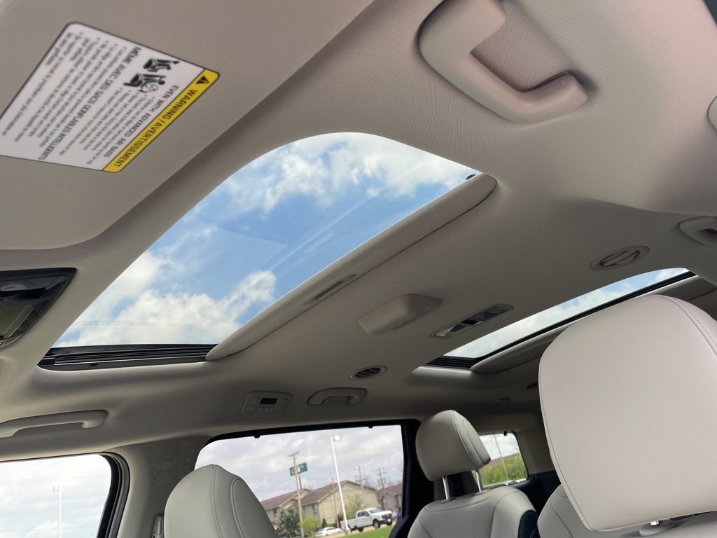 New 2026 Kia Carnival SX w/ SX Dark Edition Package FWD image 10