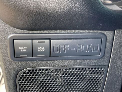 Used 2018 Jeep Wrangler Unlimited Rubicon w/ Connectivity Group AWD/4WD image 31