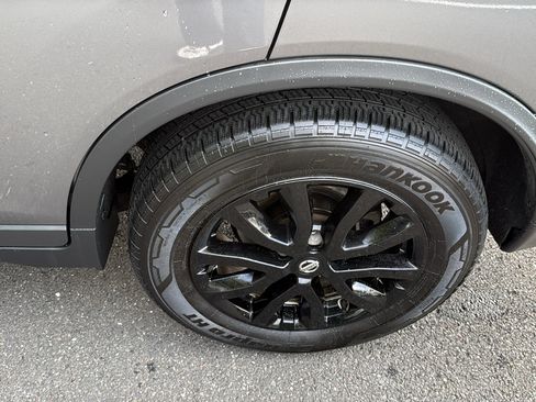 Used 2018 Nissan Rogue SV AWD/4WD image 21