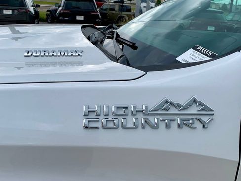 Used 2023 Chevrolet Silverado 1500 High Country w/ Technology Package AWD/4WD image 8