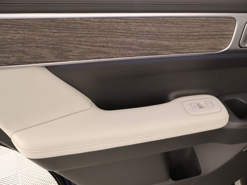 Used 2025 Hyundai Santa Fe Calligraphy image 18