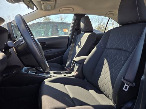 Used 2025 Toyota Corolla LE image 7
