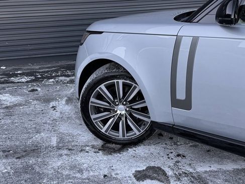 Used 2023 Land Rover Range Rover SE image 12