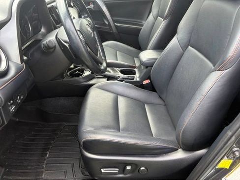Used 2018 Toyota RAV4 SE w/ All Weather Liner Package AWD/4WD image 10