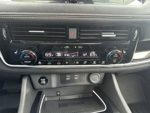 Certified 2024 Nissan Rogue SL w/ SL Premium Package image 18