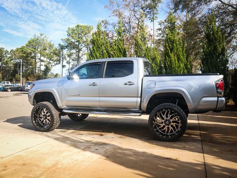 Used 2016 Toyota Tacoma Limited image 7