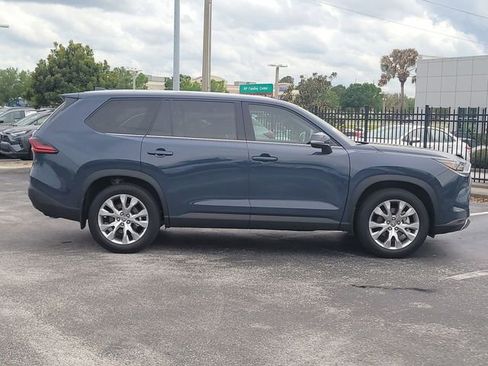 Used 2025 Toyota Grand Highlander FWD image 8