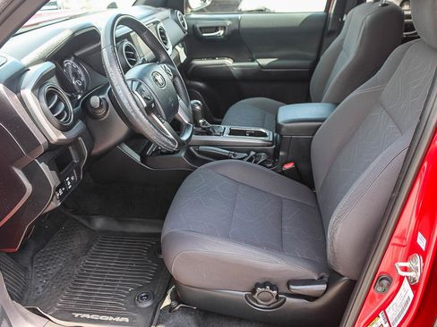 Used 2018 Toyota Tacoma TRD Off-Road RWD image 18