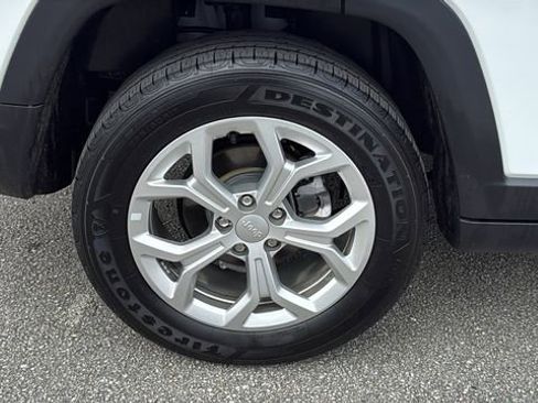 Used 2024 Jeep Compass Latitude AWD/4WD image 12