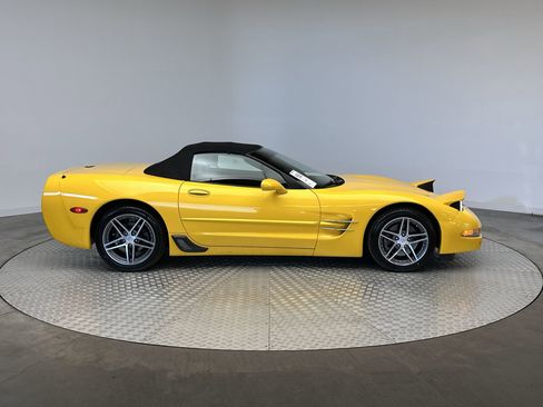 Used 2004 Chevrolet Corvette Convertible w/ Preferred Equipment Group image 10