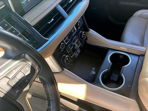 Used 2021 Chevrolet Tahoe Premier w/ Premium Package image 16