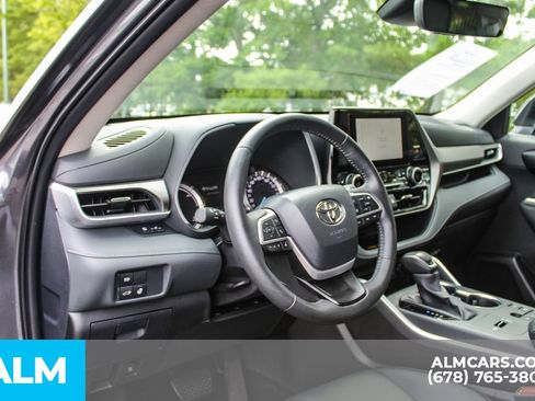 Used 2025 Toyota Highlander XLE AWD/4WD image 22