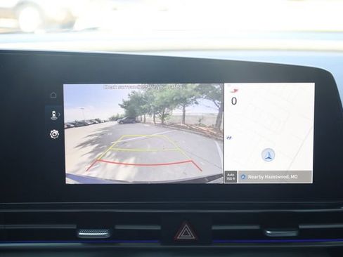 Certified 2025 Hyundai Elantra Limited FWD image 17