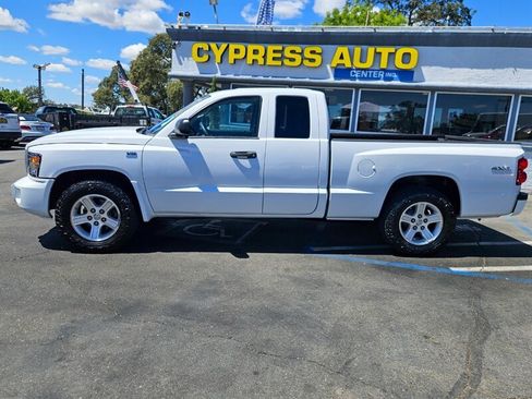Used 2010 Dodge Dakota Big Horn w/ Extra Security Group AWD/4WD image 2