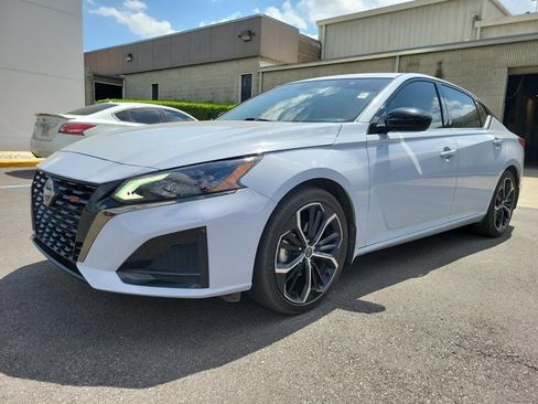 Used 2023 Nissan Altima 2.5 SR w/ SR Premium Package image 22