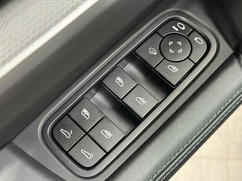 Certified 2024 Porsche Cayenne Coupe image 24