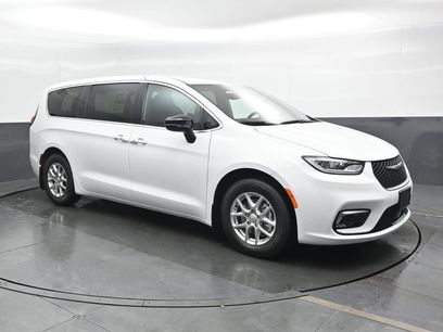 New 2026 Chrysler Pacifica Select
