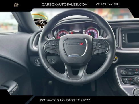 Used 2017 Dodge Challenger R/T w/ Driver Convenience Group RWD image 10