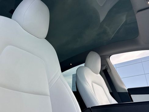 Used 2021 Tesla Model Y Long Range image 14