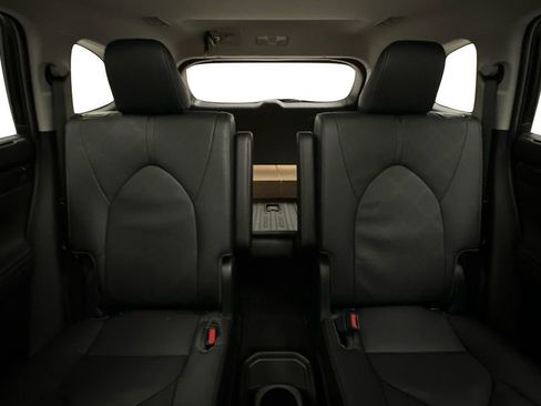 Used 2023 Toyota Highlander Platinum image 15