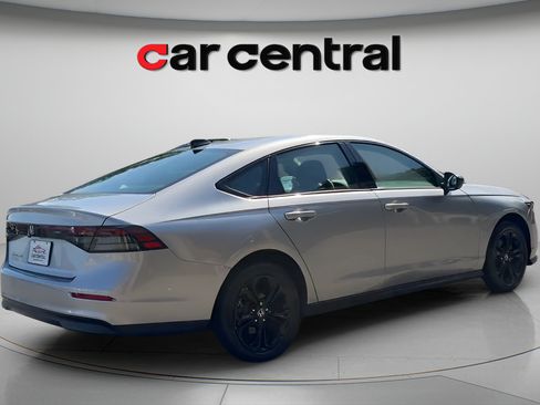 Used 2025 Honda Accord SE image 6