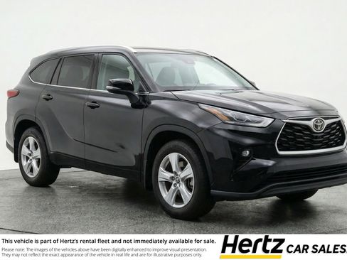 Used 2025 Toyota Highlander LE image 1