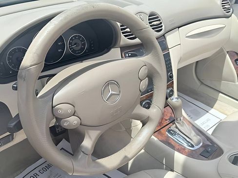 Used 2008 Mercedes-Benz CLK 350 Cabriolet w/ P2 Pkg image 14